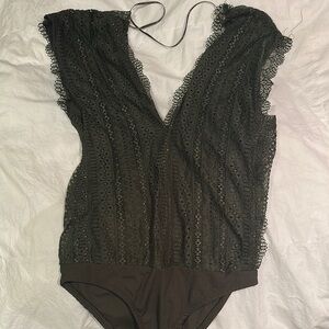 Lace V-Neck Bodysuit in Black
